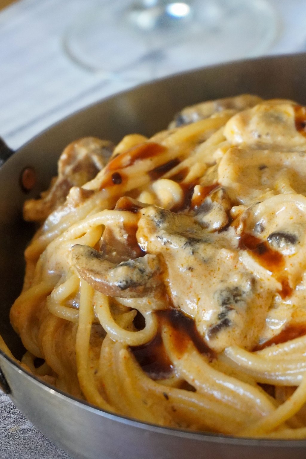 Close up of one pot creamy mushroom pasta