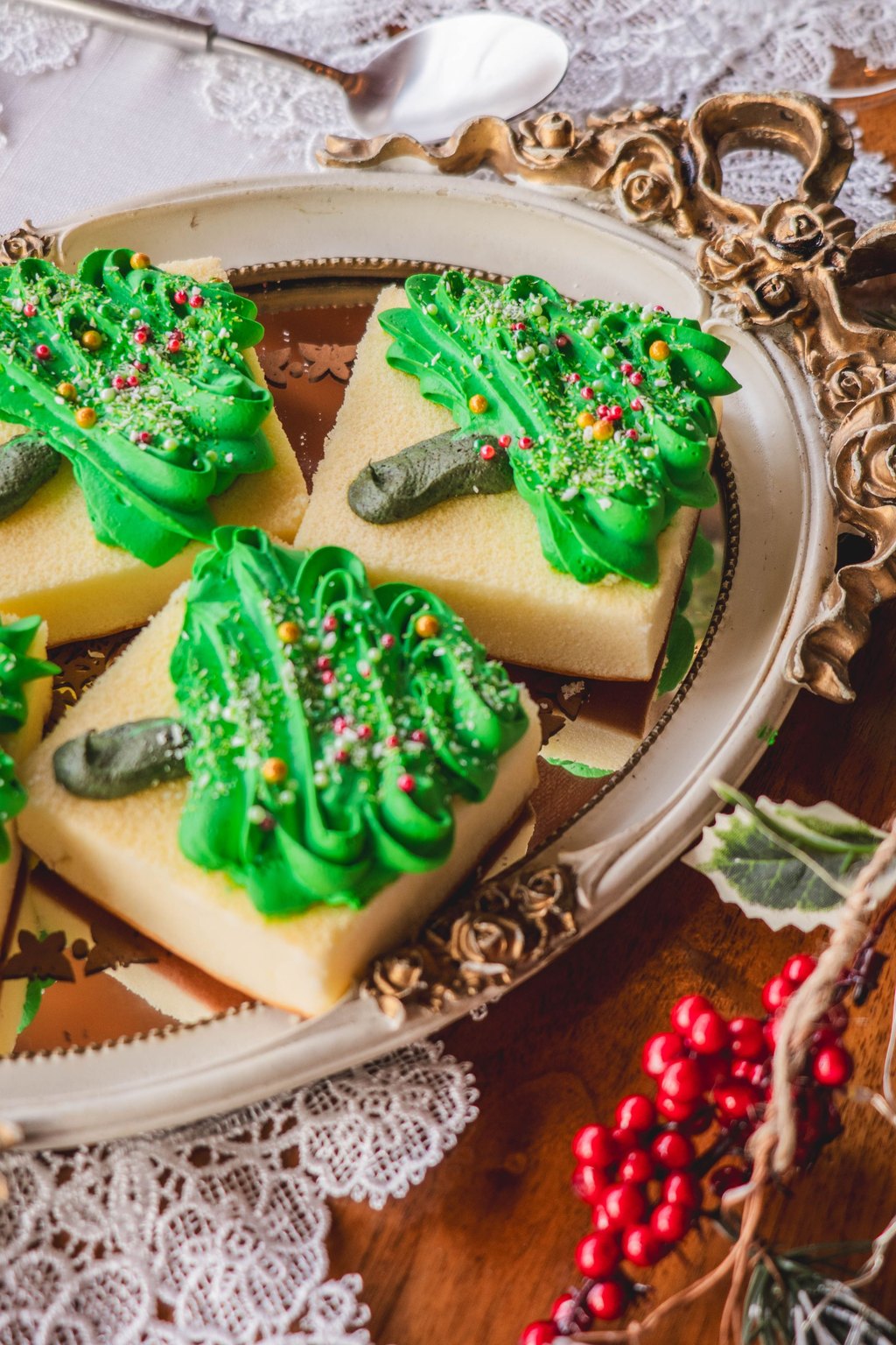 Close up of cornflake wreath cookies